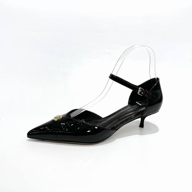 Latest Louis Vuitton runway sandals, updated simultaneously with the official we