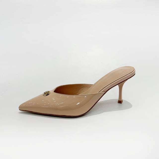 Latest Louis Vuitton runway sandals, updated simultaneously with the official we