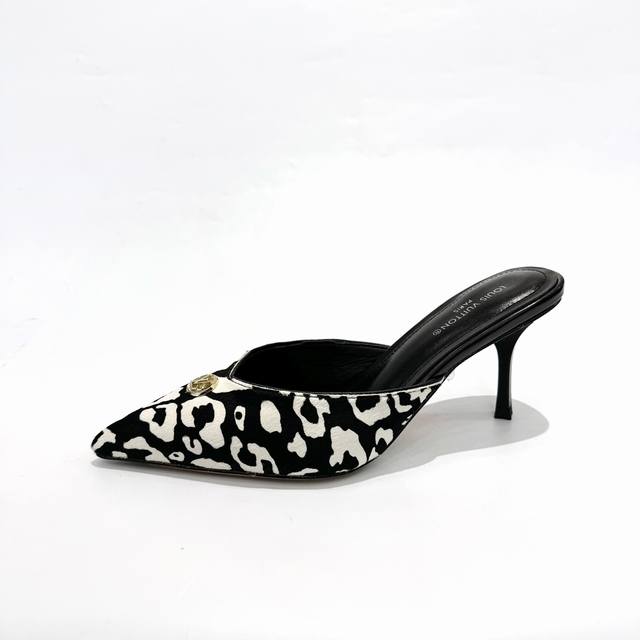 Latest Louis Vuitton runway sandals, updated simultaneously with the official we