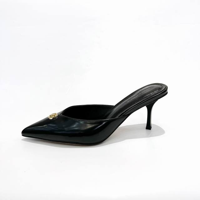 Latest Louis Vuitton runway sandals, updated simultaneously with the official we