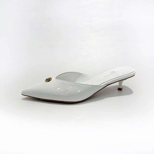 Latest Louis Vuitton runway sandals, updated simultaneously with the official we