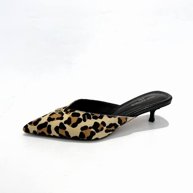 Latest Louis Vuitton runway sandals, updated simultaneously with the official we