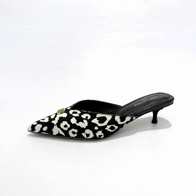 Latest Louis Vuitton runway sandals, updated simultaneously with the official we