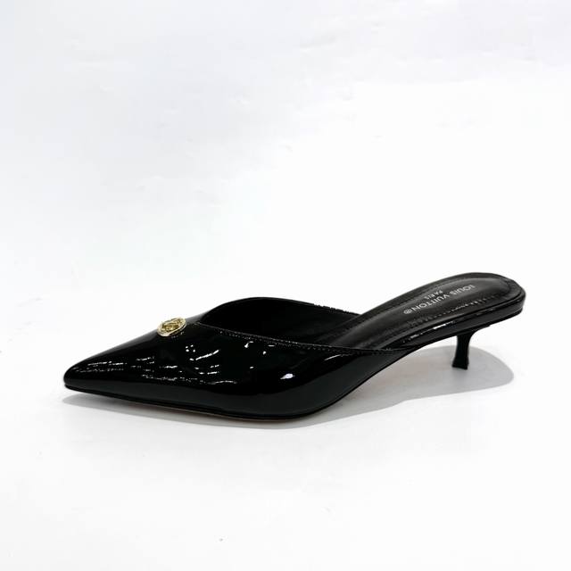 Latest Louis Vuitton runway sandals, updated simultaneously with the official we