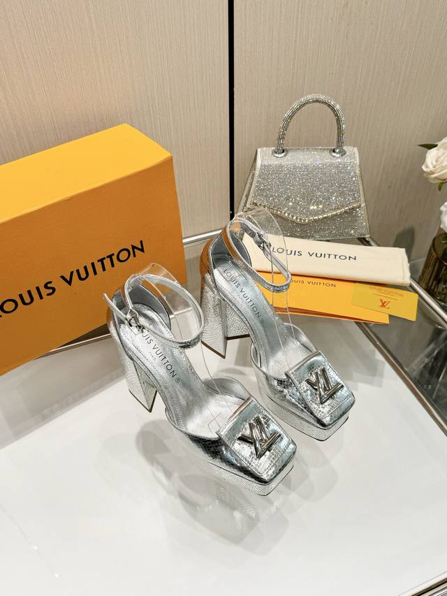 Latest L brand runway sandals, updated synchronously with the official website s