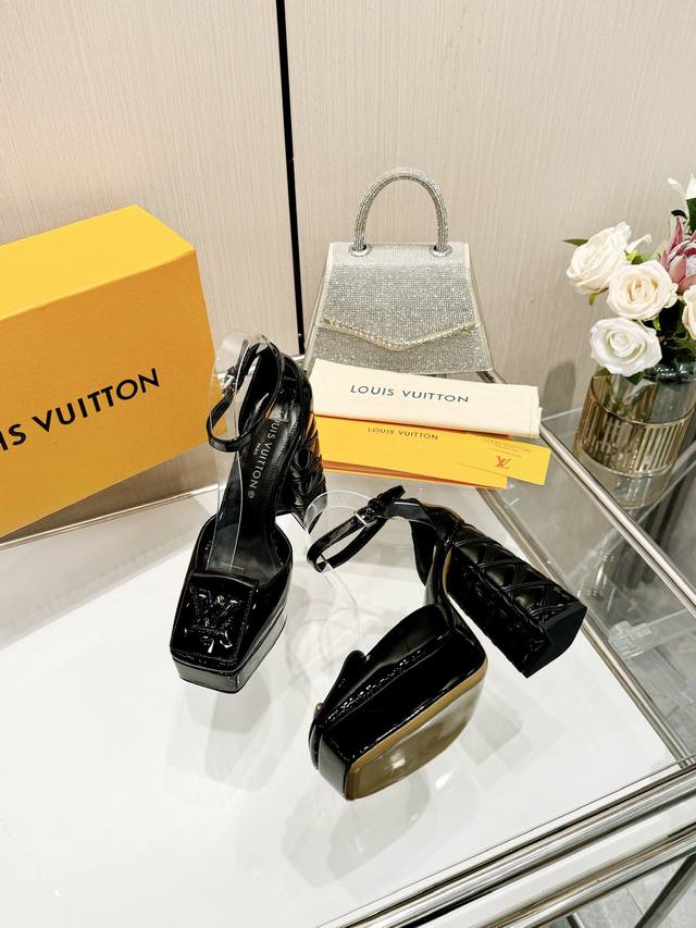 Latest L brand runway sandals, updated synchronously with the official website s