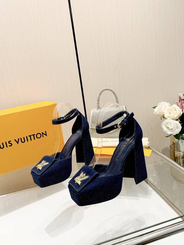 Latest L brand runway sandals, updated simultaneously with the official website