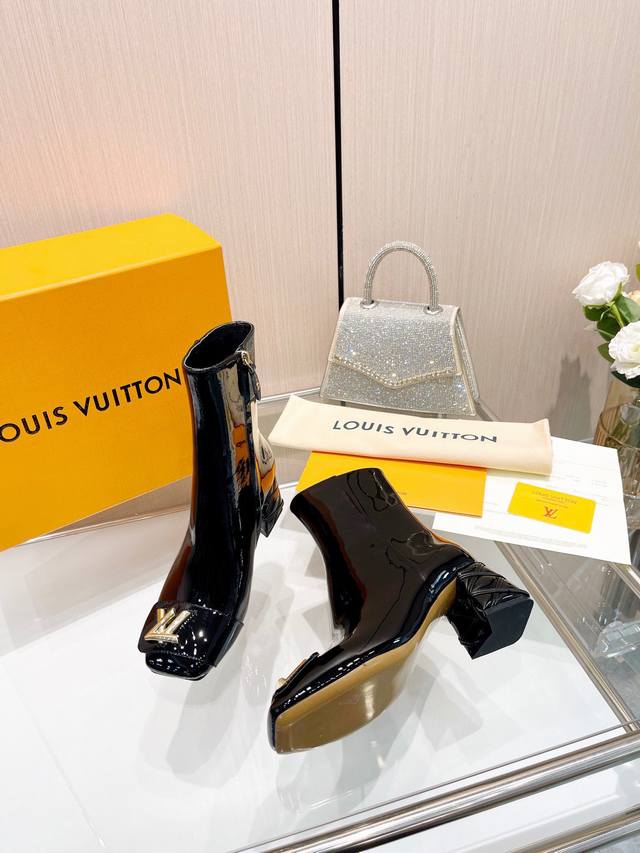 Latest L brand autumn/winter runway boots, latest official website series, updat