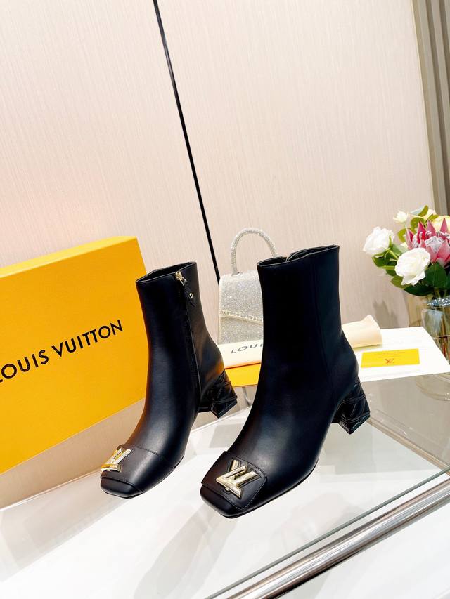 Latest L brand autumn/winter runway boots, latest official website series, updat