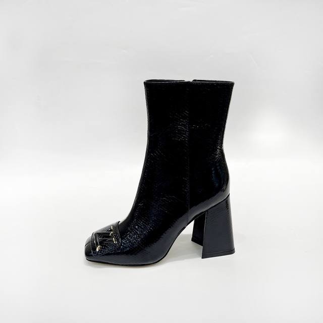 Latest L brand autumn/winter runway boots from the official website series, upda