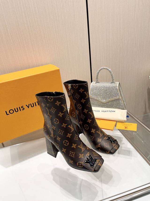 Latest L brand autumn/winter runway boots from the official website series, upda