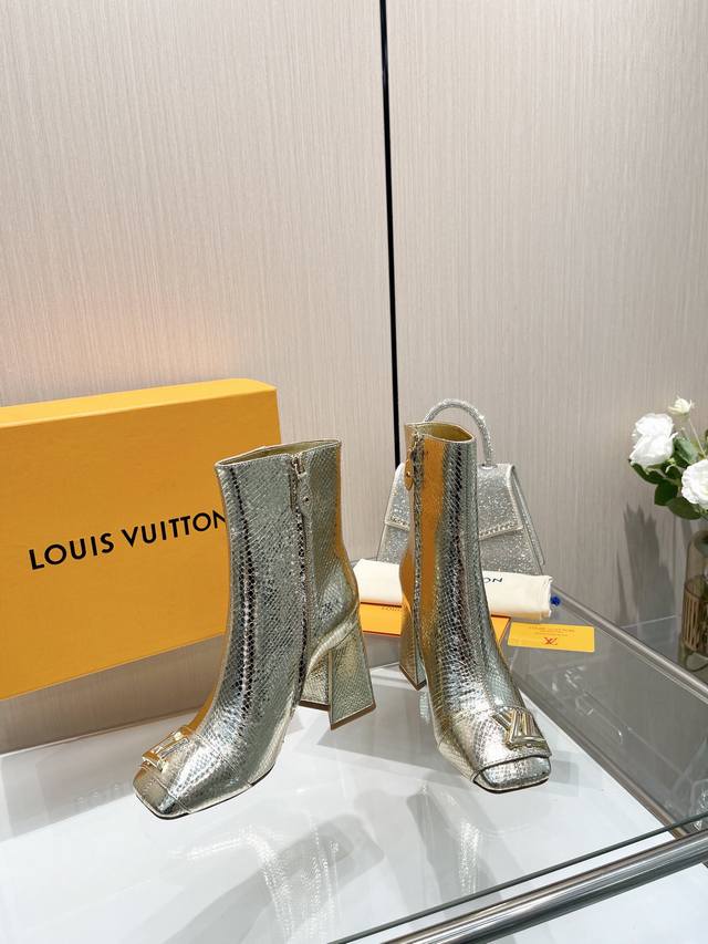 Latest L brand autumn/winter runway boots from the official website series, upda