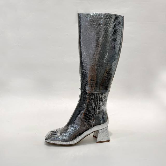 Latest L brand autumn/winter runway boots, latest official website series, updat