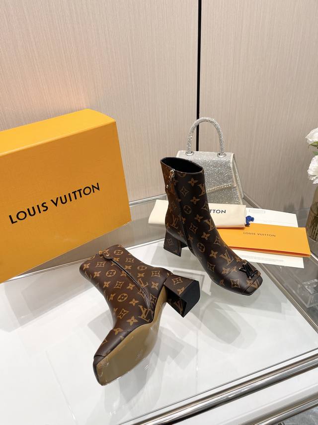 Latest L brand autumn/winter runway boots, latest official website series, updat