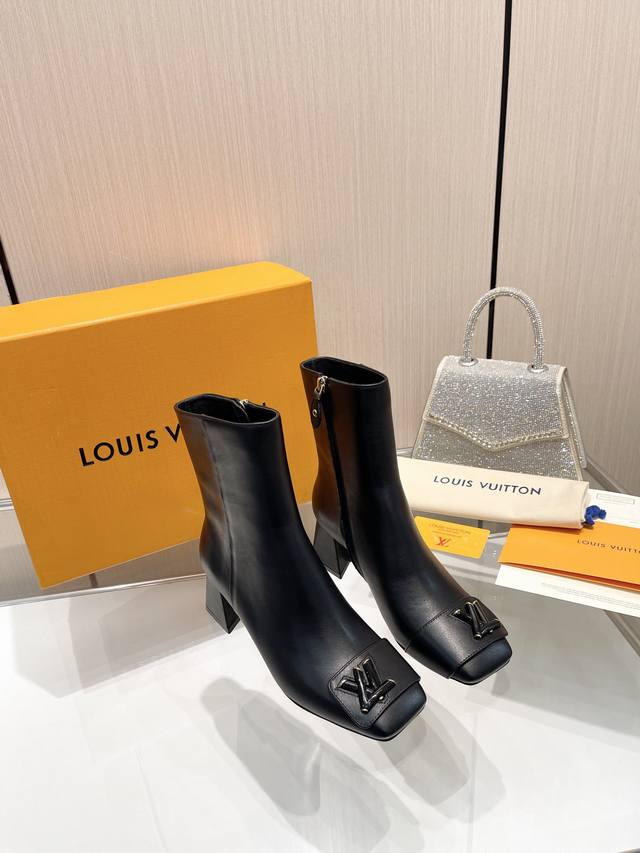 Latest L brand autumn/winter runway boots, latest official website series, updat