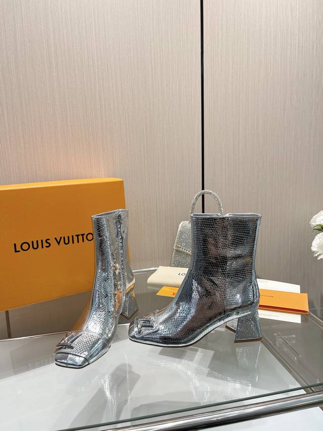 Latest L brand autumn/winter runway boots, latest official website series, updat