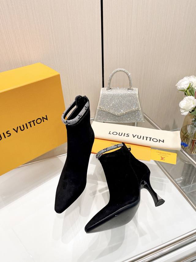 Latest L brand Paris runway style 6-inch boots, exclusive style updated simultan