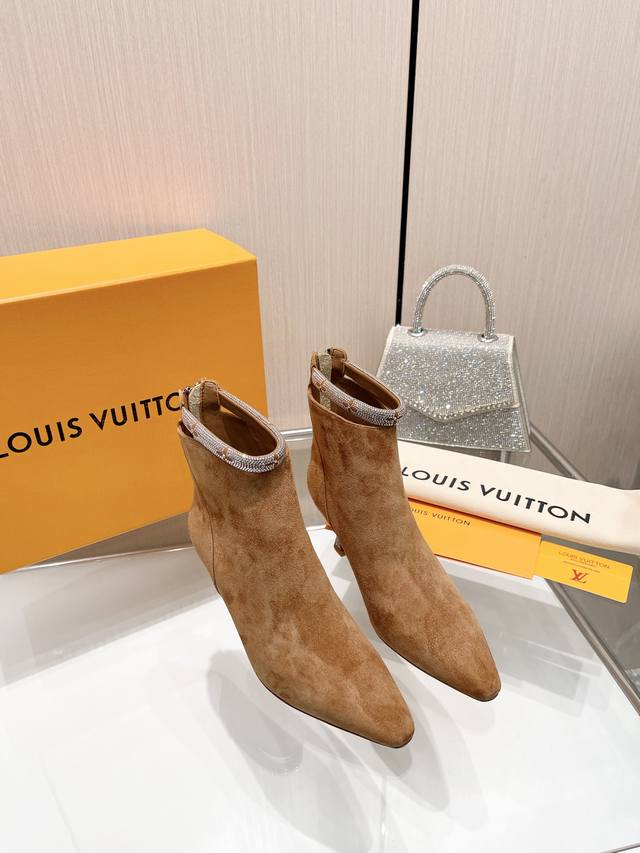 Latest L brand Paris runway style 6-inch boots, exclusive style updated simultan