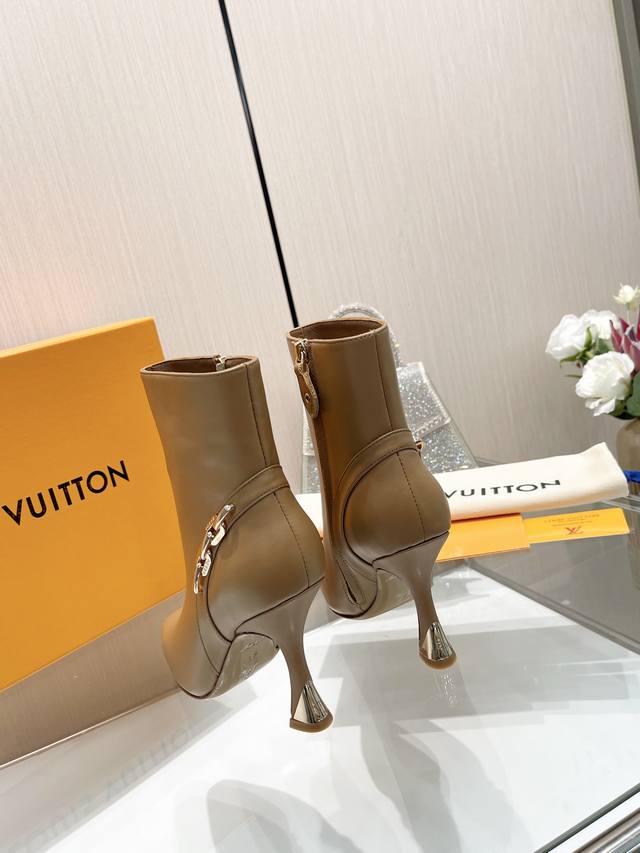 Latest LV official website series runway style 6-inch boots, updated simultaneou