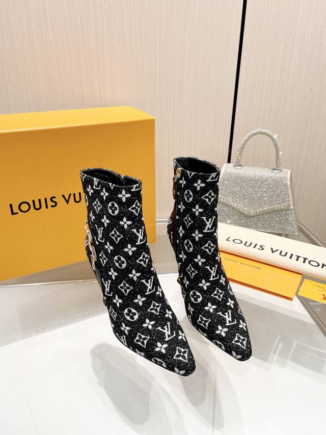 Latest LV official website series runway style 6-inch boots, updated simultaneou