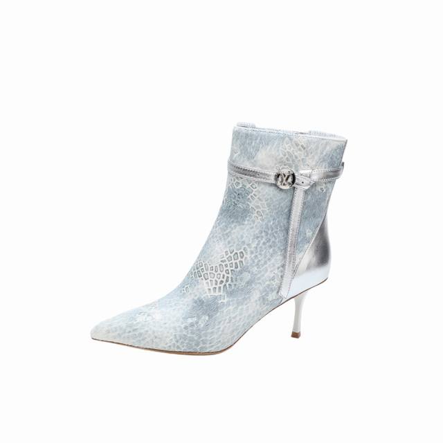 Latest Louis Vuitton Fall/Winter runway ankle boots, updated simultaneously with