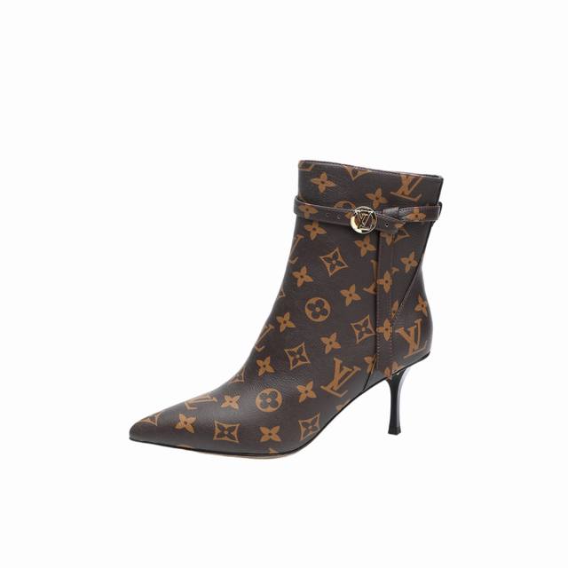Latest Louis Vuitton Fall/Winter runway ankle boots, updated simultaneously with