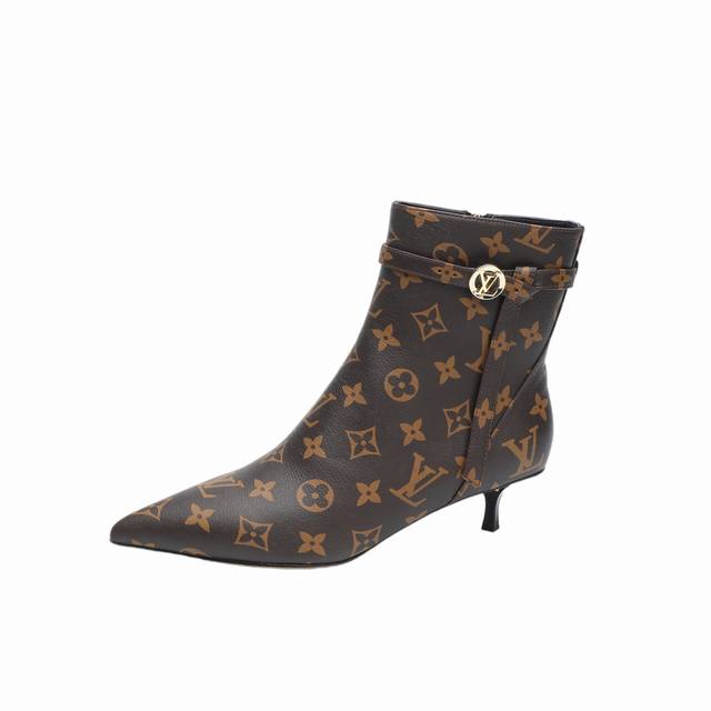 Latest Louis Vuitton Fall/Winter runway ankle boots, updated simultaneously with