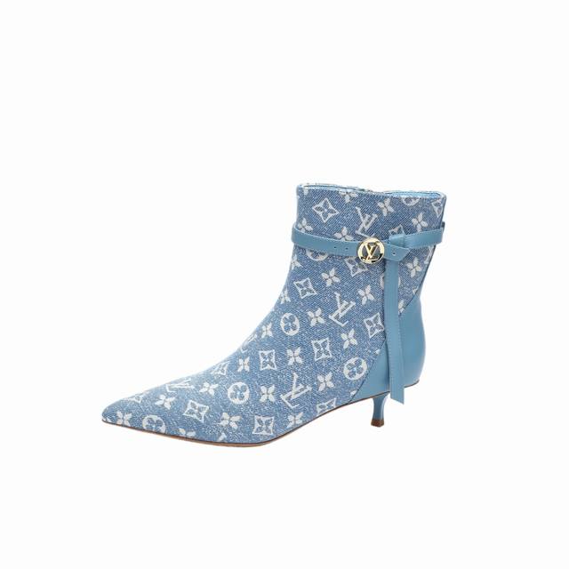 Latest Louis Vuitton Fall/Winter runway ankle boots, updated simultaneously with