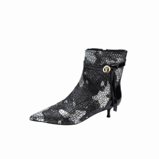 Latest Louis Vuitton Fall/Winter runway ankle boots, updated simultaneously with