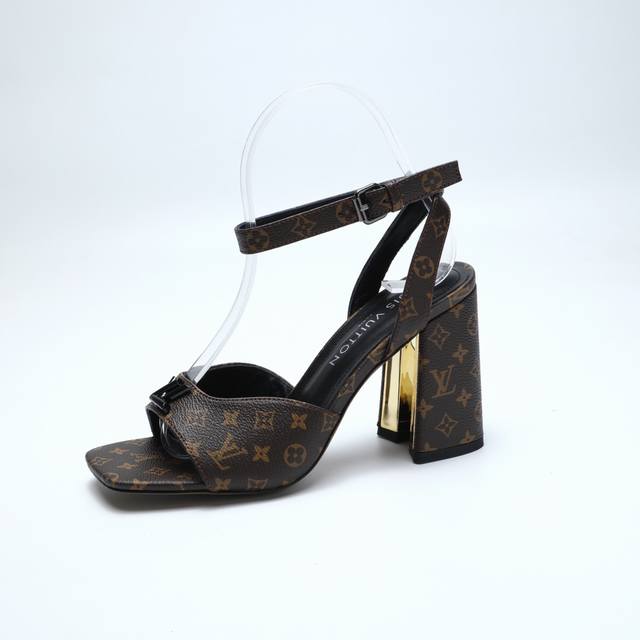 2025 Latest L Brand Spring/Summer Collection Runway Sandals, Updated Simultaneou