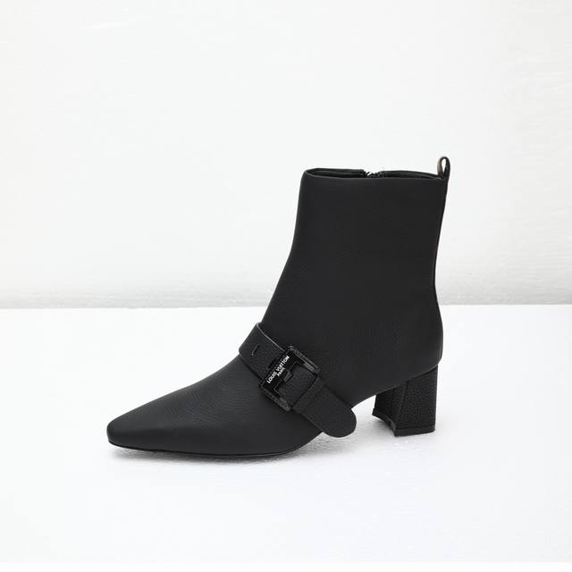 2025 Latest LV Autumn/Winter 6-inch Ankle Boots, Updated Simultaneously with Off