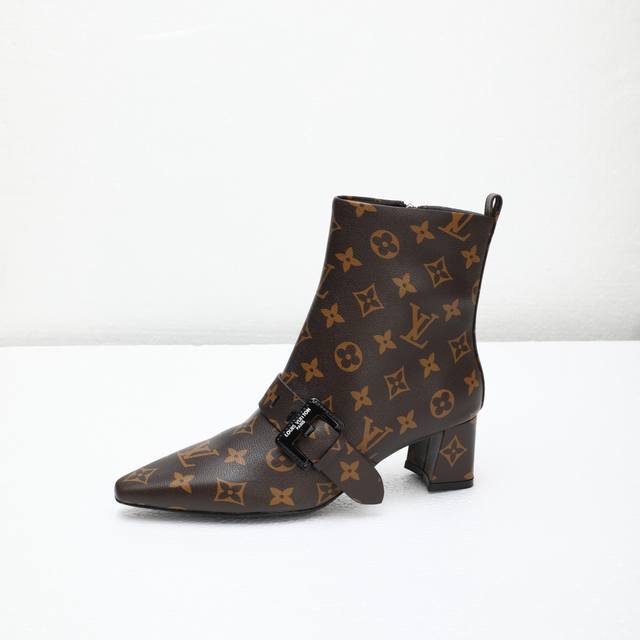 2025 Latest LV Autumn/Winter 6-inch Ankle Boots, Updated Simultaneously with Off