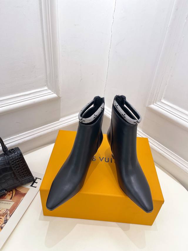 Louis Vuitton 25 2025 Autumn/Winter New Top-Tier Version The latest square-toe r