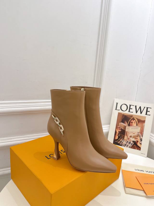 Louis Vuitton 25 2025 Autumn/Winter New Top-Tier Version The latest square-toe m