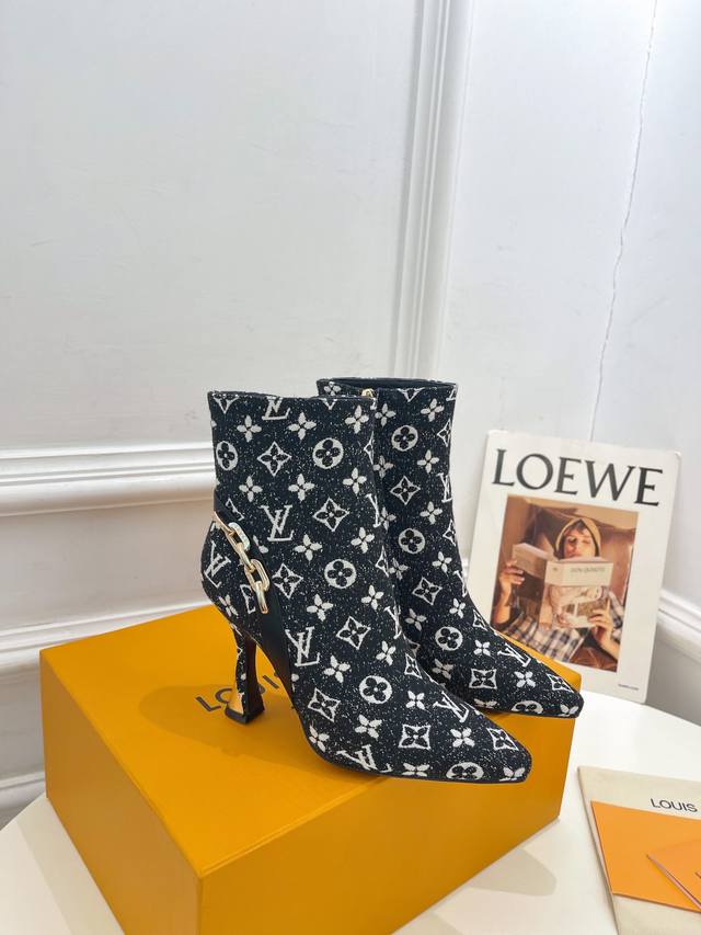 Louis Vuitton 25 2025 Autumn/Winter New Top-Tier Version The latest square-toe m