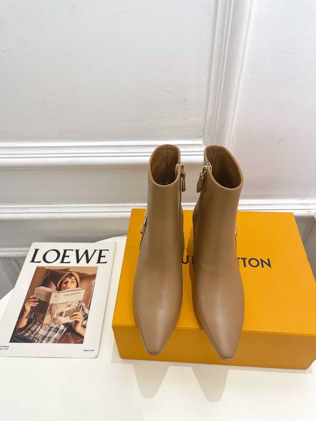 Louis Vuitton 25 2025 Autumn/Winter New Top-Tier Version The latest square-toe m