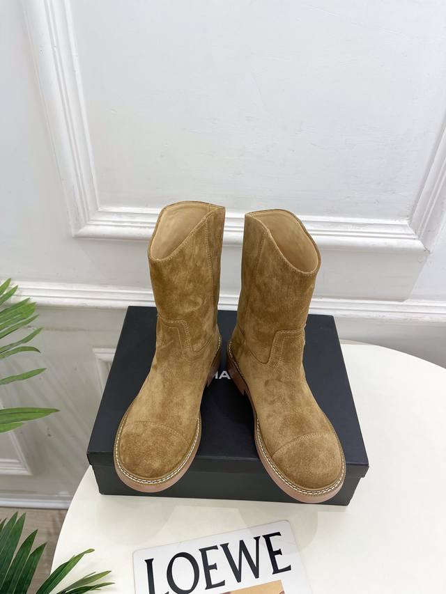 Chanel 25 2025 Fall/Winter Runway New Arrival: Chanel Classic Double C Riding Bo