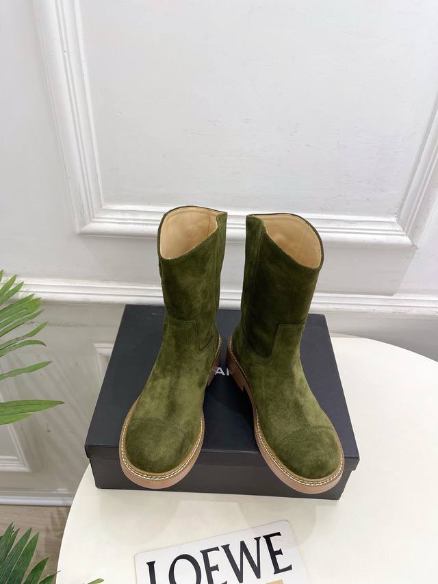 Chanel 25 2025 Fall/Winter Runway New Arrival: Chanel Classic Double C Riding Bo