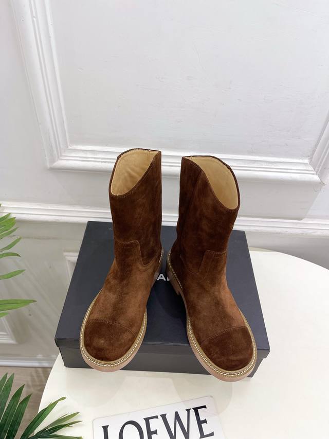 Chanel 25 2025 Fall/Winter Runway New Arrival: Chanel Classic Double C Riding Bo