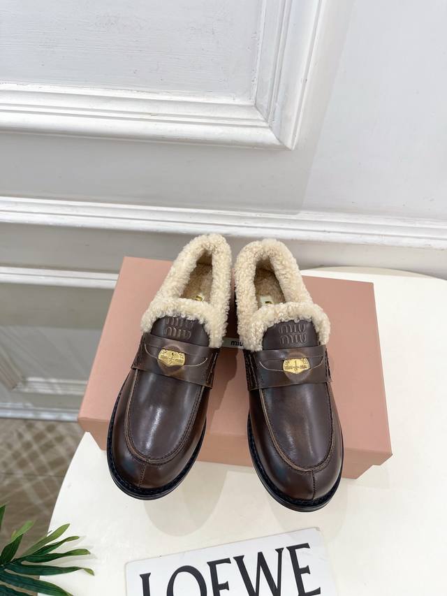 Miu Miu 25 2025 Autumn/Winter New Arrival Gold Coin Retro Fur Loafers! Bs Miu Mi