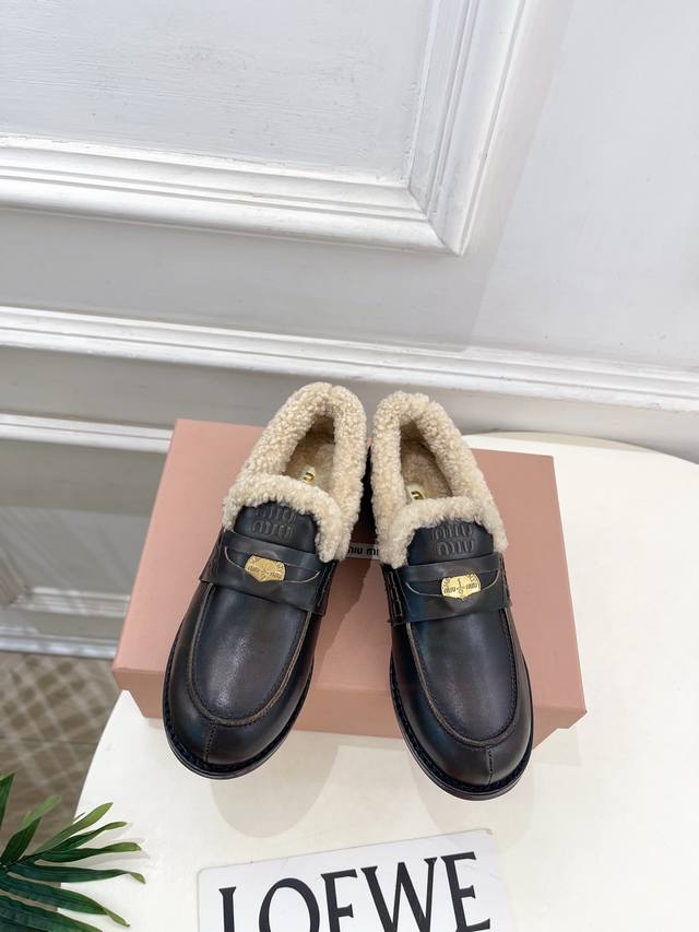 Miu Miu 25 2025 Autumn/Winter New Arrival Gold Coin Retro Furry Loafers! Bs Miu