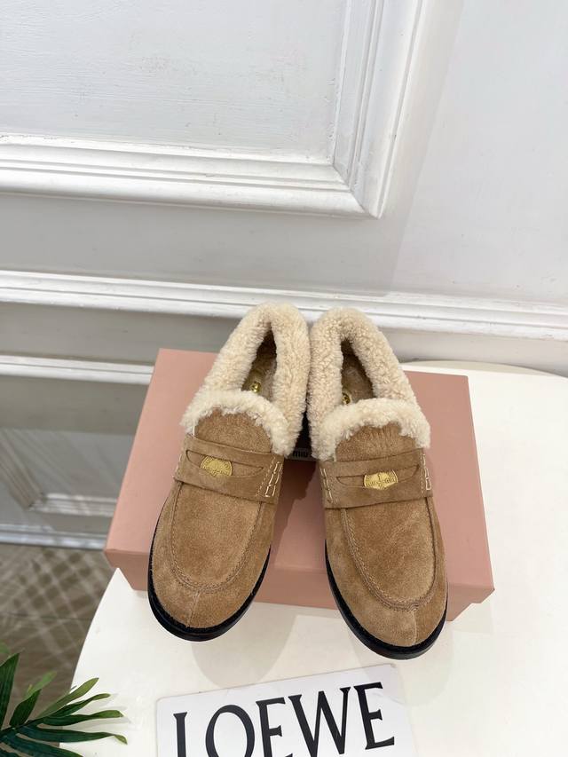 Miu Miu 25 2025 Autumn/Winter New Arrival Gold Coin Retro Furry Loafers! Bs Miu