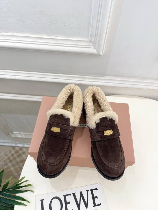 Miu Miu 25 2025 Autumn/Winter New Arrival Gold Coin Retro Fur Loafers! Bs Miu Mi