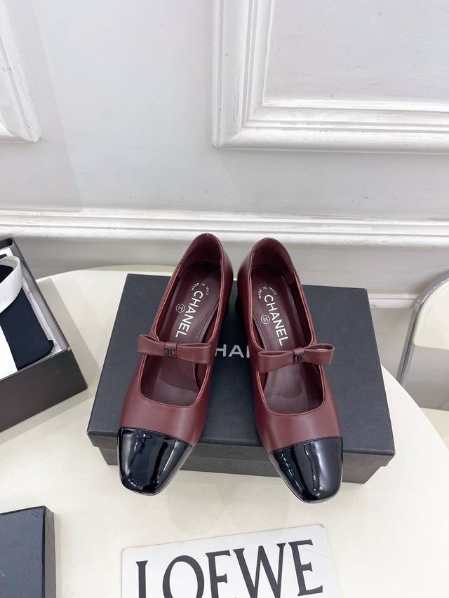 Chanel 25 2025 Autumn/Winter New Arrival Classic Runway Style Chanel Double C Bo