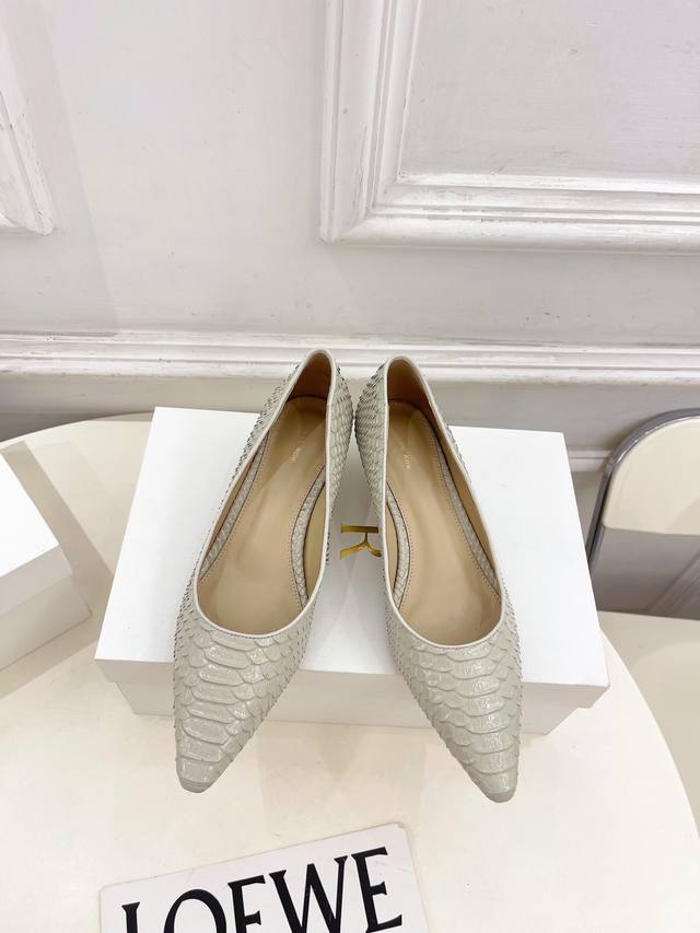 The Row 2025 Autumn/Winter New Arrival Tr Minimalist Kitten Heel Shoes Tr, as on