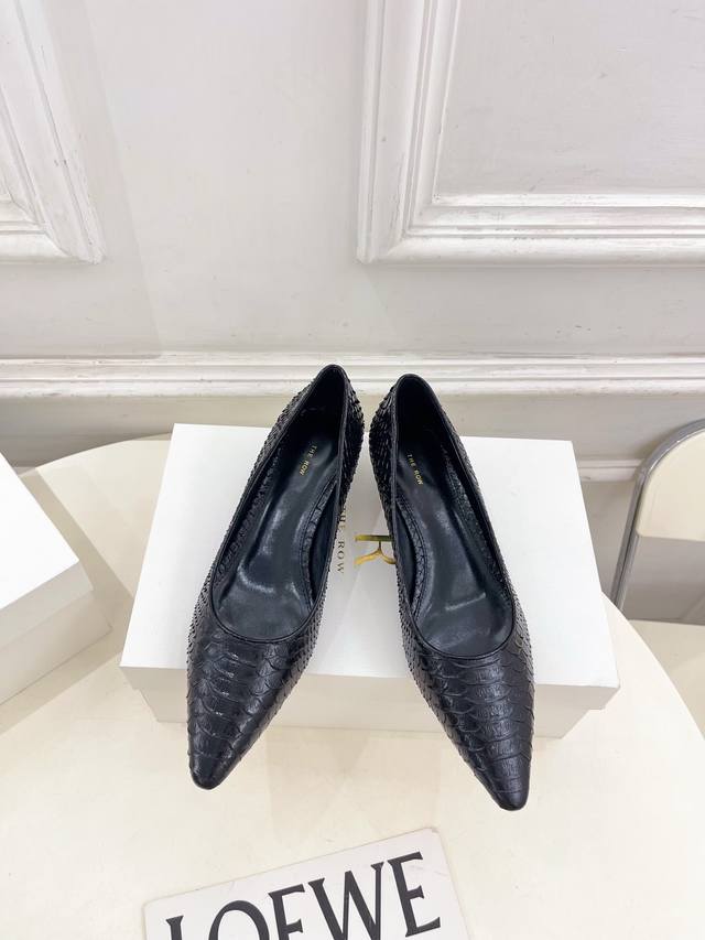 The Row 2025 Autumn/Winter New Arrival Tr Minimalist Kitten Heel Shoes Tr, as on