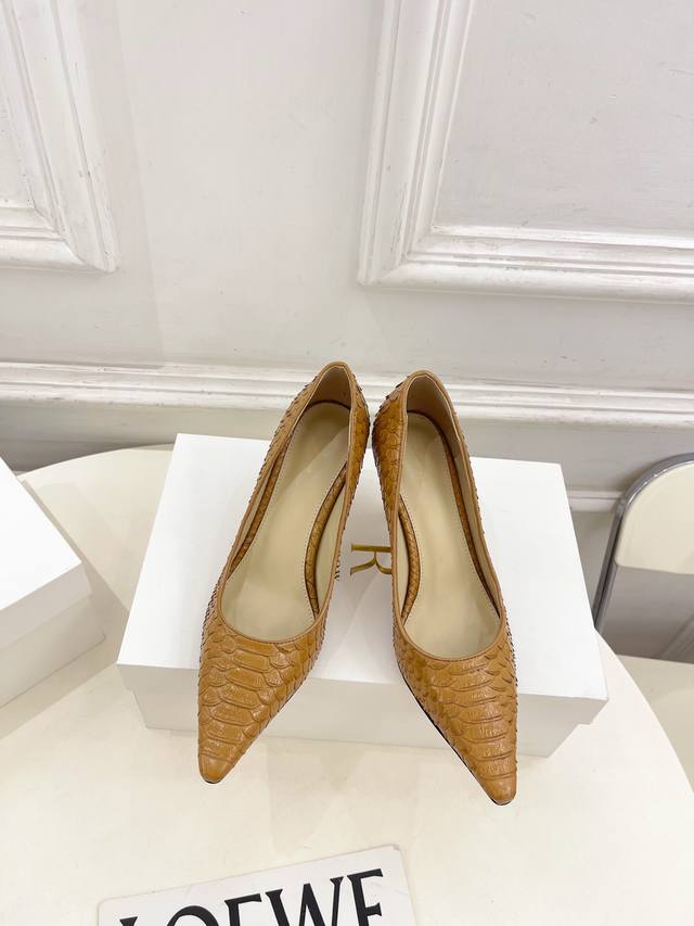 The Row 2025 Autumn/Winter New Arrival Tr Minimalist Kitten Heel Shoes Tr, as on