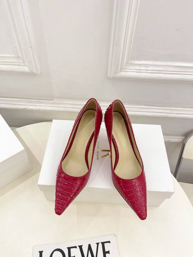 The Row 2025 Autumn/Winter New Arrival Tr Minimalist Kitten Heel Shoes Tr, as on