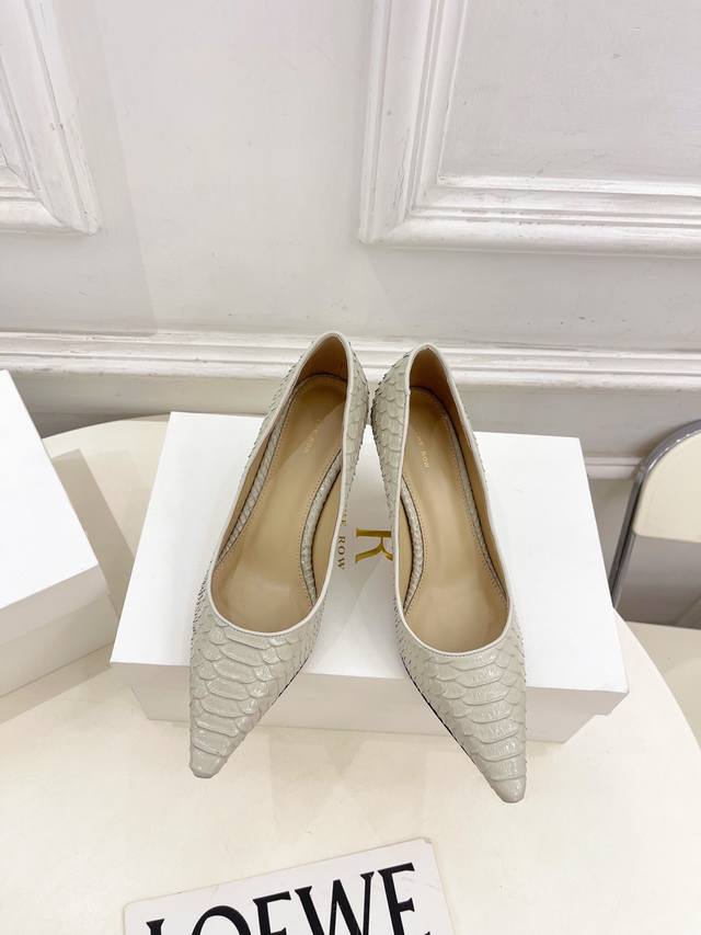 The Row 2025 Autumn/Winter New Arrival Tr Minimalist Kitten Heel Shoes Tr, as on