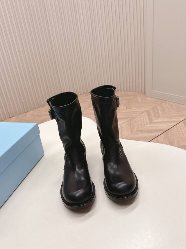 High-end version of Prada slip-on women's ankle boots! A must-have for winter, t